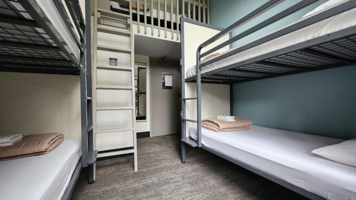 Hostel Hi Louise Alpine Centre -